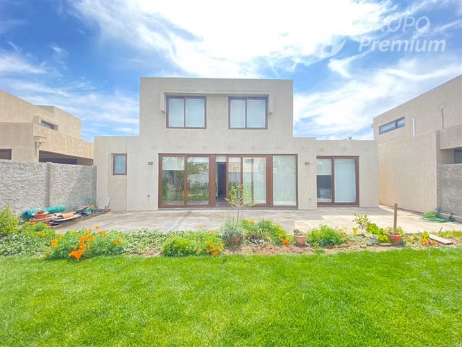 Casa en venta en condominio Rukan Chicureo Colina