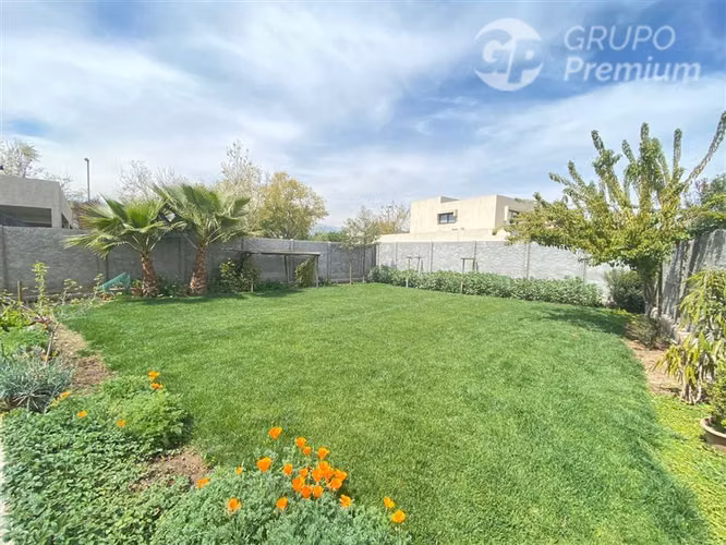 Casa en venta en condominio Rukan Chicureo Colina