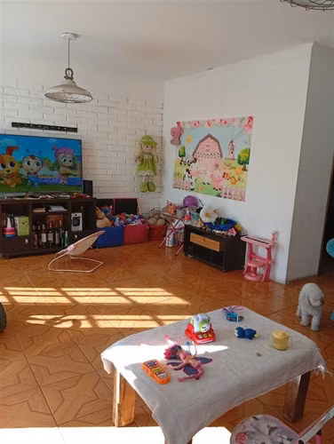 Casa en arriendo de 6 dorm. en Independencia