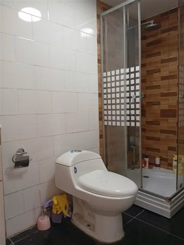Casa en arriendo de 6 dorm. en Independencia