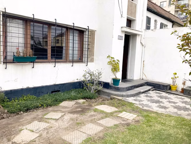 Calle tranquila cercana a Barrio Italia
