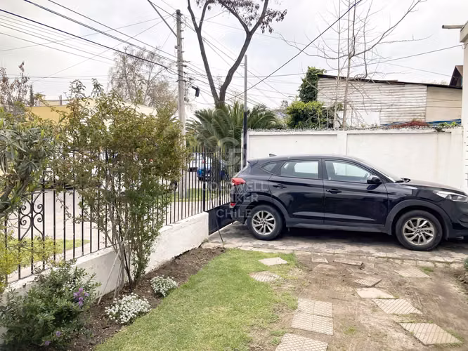 Calle tranquila cercana a Barrio Italia