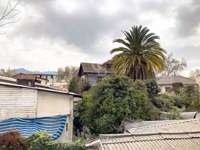 Calle tranquila cercana a Barrio Italia