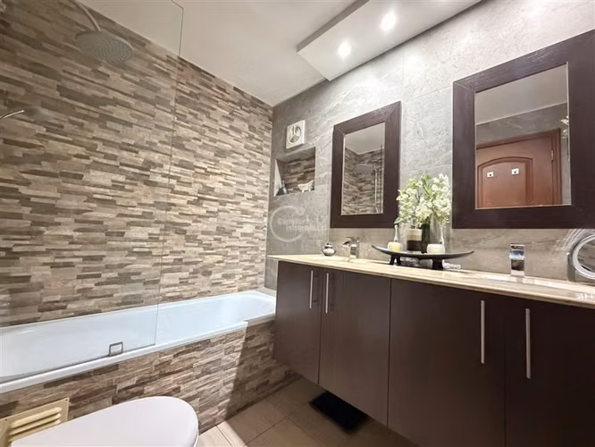 Casa en arriendo de 5 dorm. en Lo Barnechea