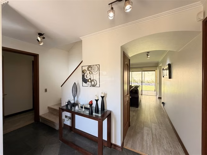 Casa en arriendo de 5 dorm. en Lo Barnechea