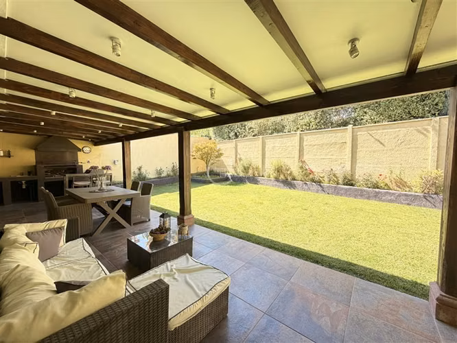 Casa en arriendo de 5 dorm. en Lo Barnechea