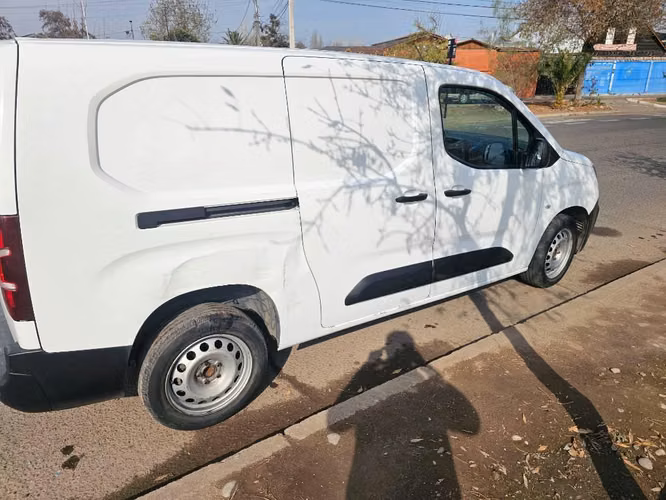 Peugeot partner L2 2021 versión larga