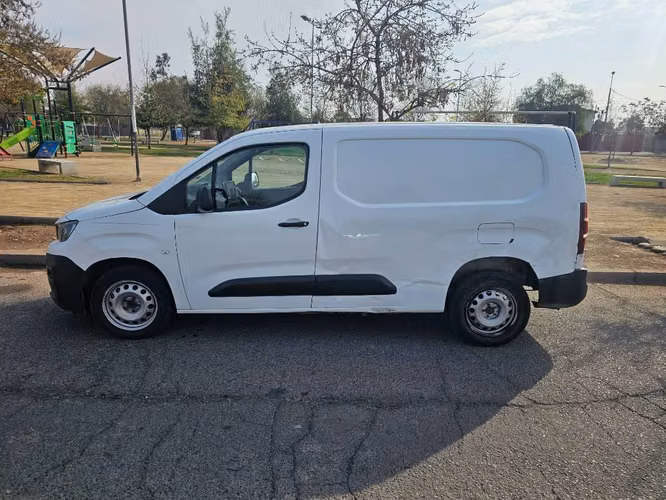 Peugeot partner L2 2021 versión larga