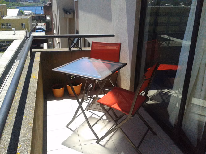 SE ARRIENDA LINDO DEPARTAMENTO, GASTOS COMUNES INCLUIDOS, PLAZA CONDELL.