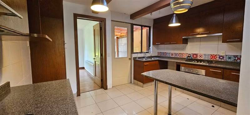 Casa en arriendo de 4 dorm. en Colina