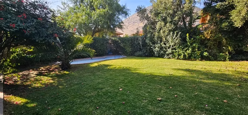 Casa en arriendo de 4 dorm. en Colina