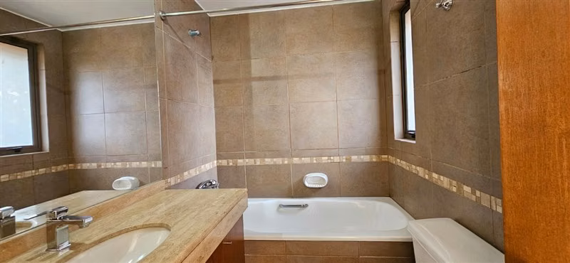 Casa en arriendo de 4 dorm. en Colina