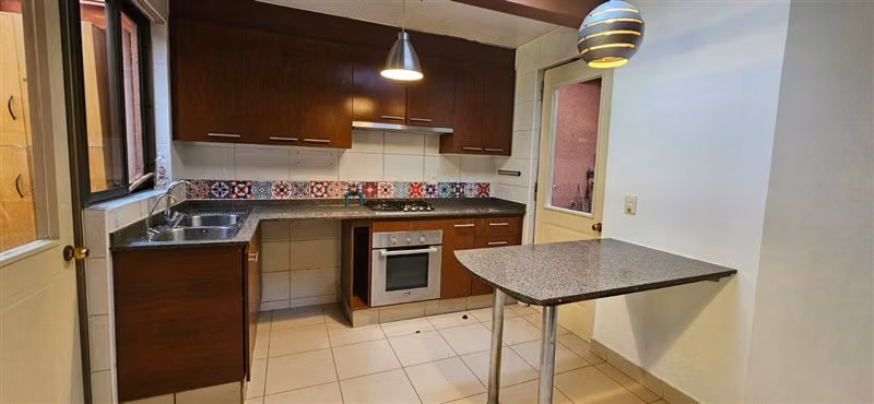 Casa en arriendo de 4 dorm. en Colina