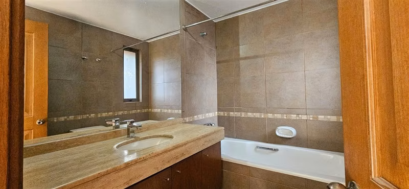 Casa en arriendo de 4 dorm. en Colina