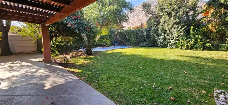 Casa en arriendo de 4 dorm. en Colina