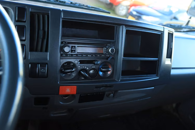 CHEVROLET NPR 816 AÑO 2018 UNICO DUEÑO CARROCERIA MEDIA BARANDA