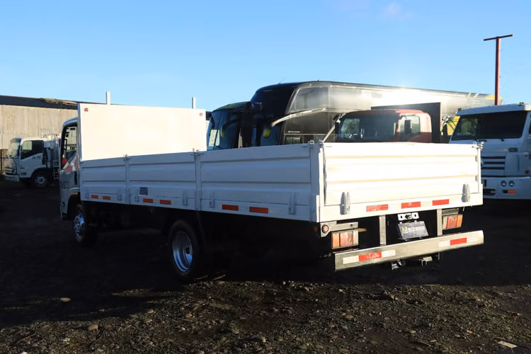 CAMION CHEVROLET NPR 816 AÑO 2021 UNICO DUEÑO FULL AC MEDIA BARANDA