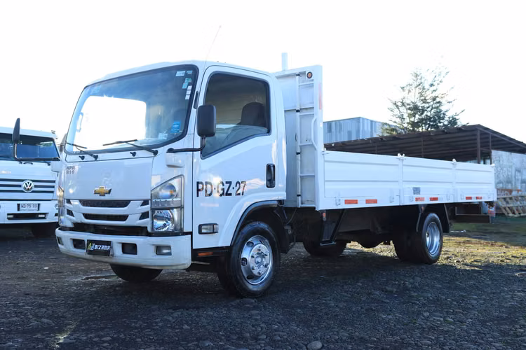 CAMION CHEVROLET NPR 816 AÑO 2021 UNICO DUEÑO FULL AC MEDIA BARANDA