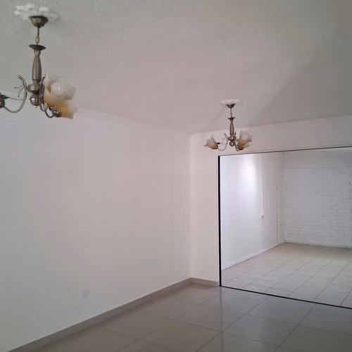 Vendo casa  sector cuadro verde 2 7 zona frente Carabiñeros zona prebilegiada en Pajaritos. - Imagen 6