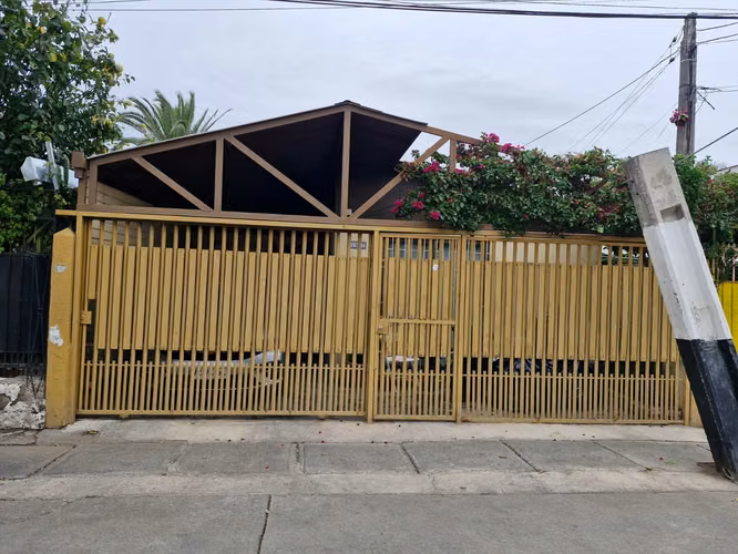 Amplia en Excelente estado a pasos de Mapocho acepto subsidio Ds 1