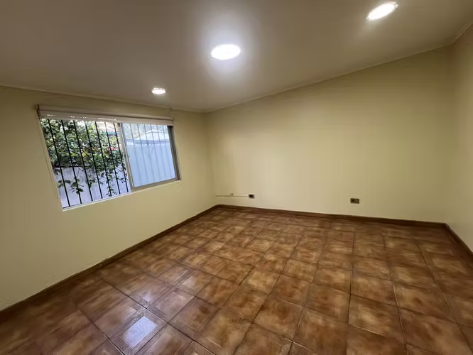 Arriendo Oficina en Talagante con estacionamiento incluido y a una cuadra del centro