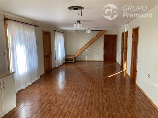 Casa en venta 4D2B en terreno de 5000mt2 en Teodoro Schmidt