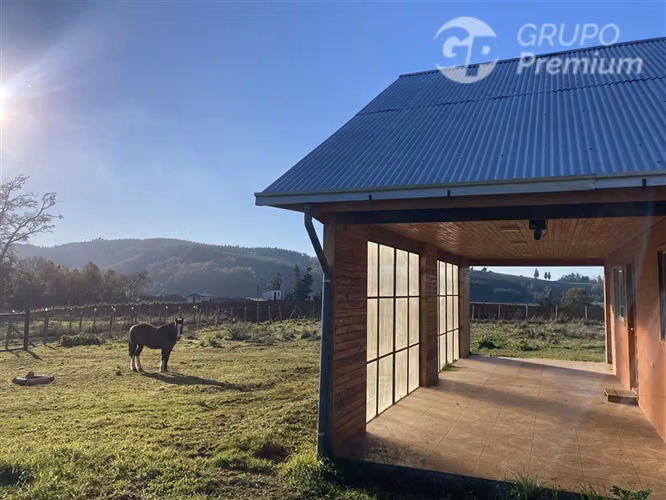 Casa en venta 4D2B en terreno de 5000mt2 en Teodoro Schmidt