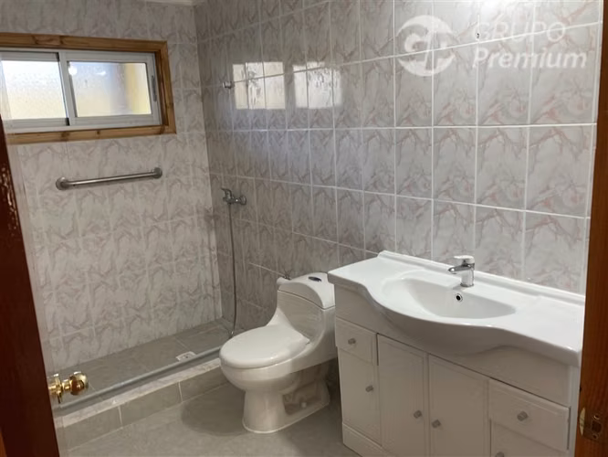 Casa en venta 4D2B en terreno de 5000mt2 en Teodoro Schmidt