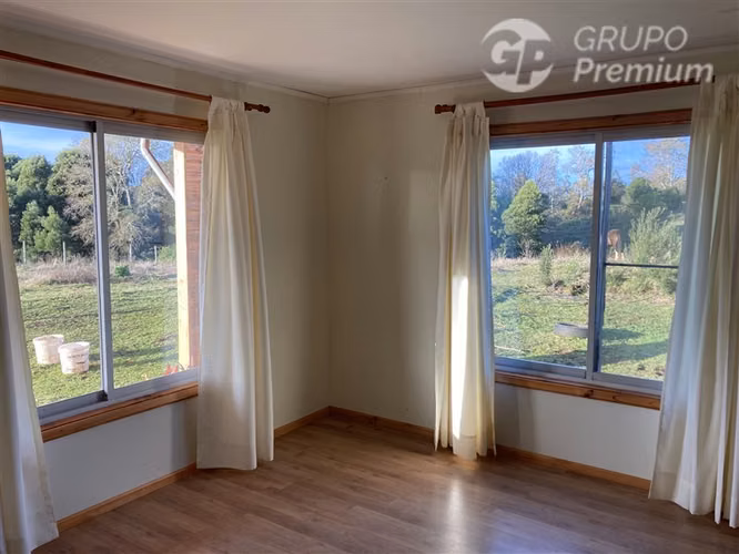 Casa en venta 4D2B en terreno de 5000mt2 en Teodoro Schmidt