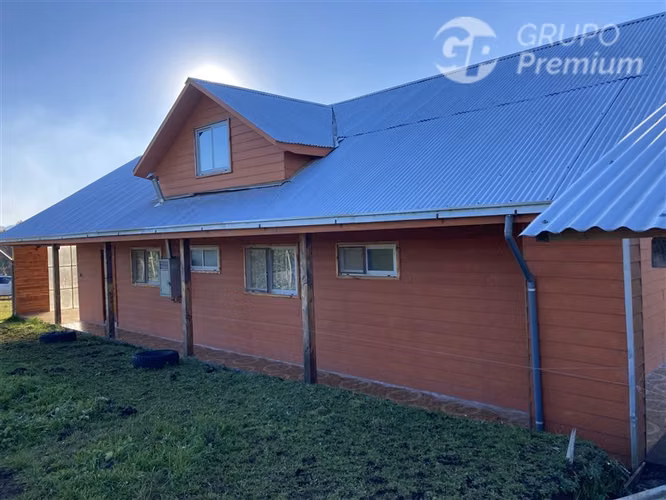 Casa en venta 4D2B en terreno de 5000mt2 en Teodoro Schmidt