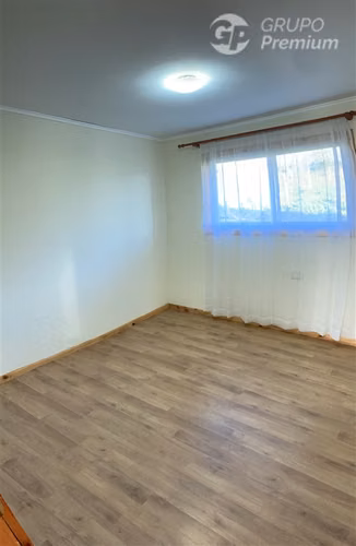 Casa en venta 4D2B en terreno de 5000mt2 en Teodoro Schmidt