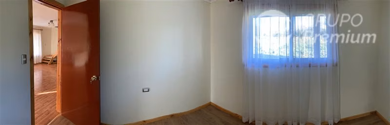 Casa en venta 4D2B en terreno de 5000mt2 en Teodoro Schmidt