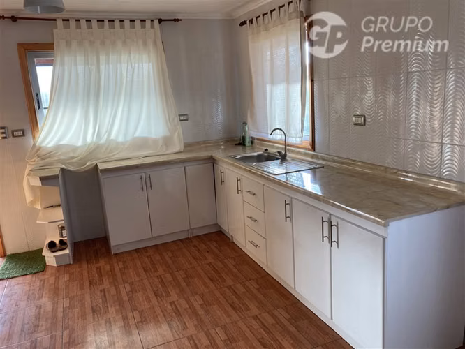 Casa en venta 4D2B en terreno de 5000mt2 en Teodoro Schmidt
