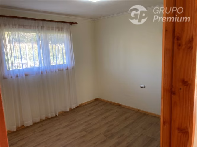 Casa en venta 4D2B en terreno de 5000mt2 en Teodoro Schmidt