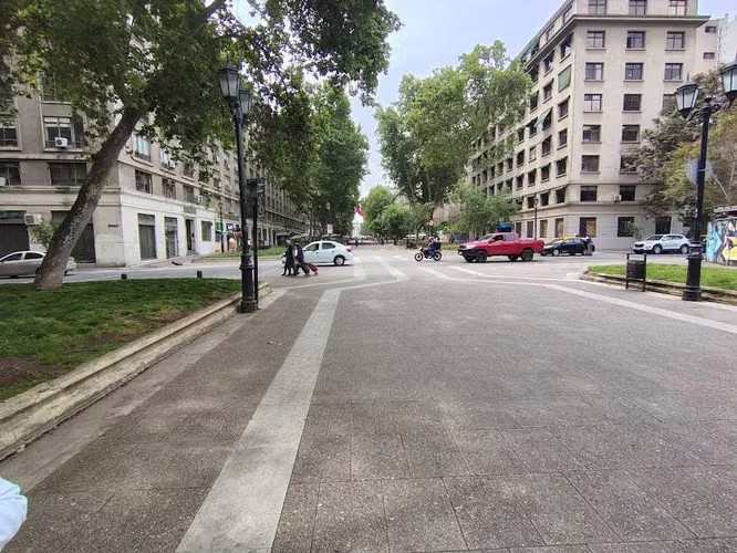 A minutos de Metro Moneda y Parque Almagro (172019)