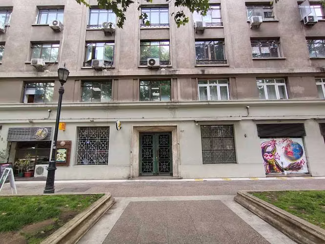 A minutos de Metro Moneda y Parque Almagro (172019)
