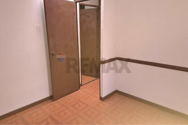 Casa 3-4 dormitorios mas espacio comercial