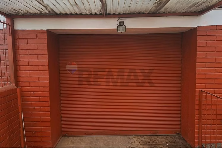 Casa 3-4 dormitorios mas espacio comercial