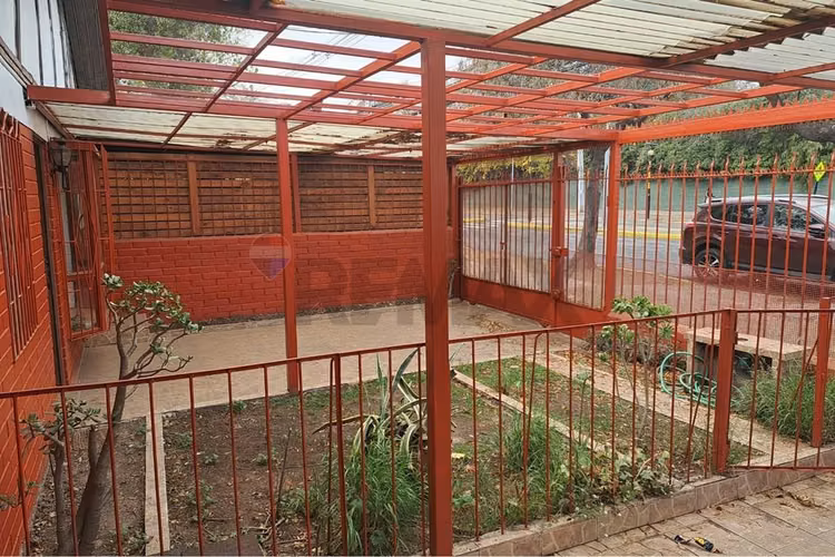 Casa 3-4 dormitorios mas espacio comercial