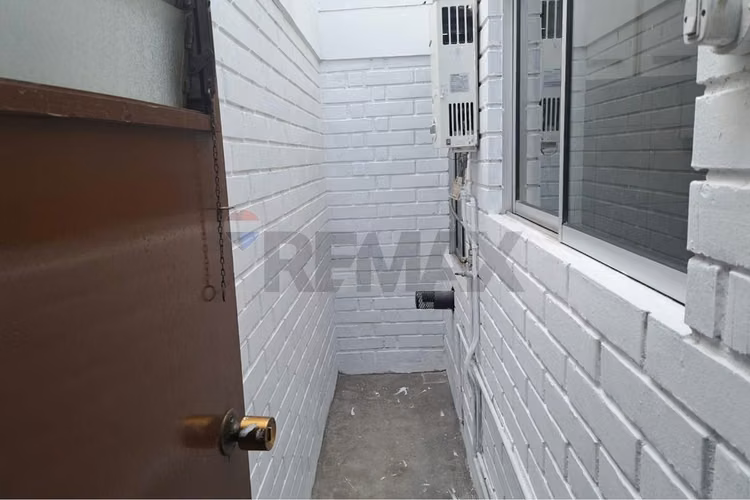 Casa 3-4 dormitorios mas espacio comercial