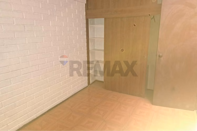 Casa 3-4 dormitorios mas espacio comercial