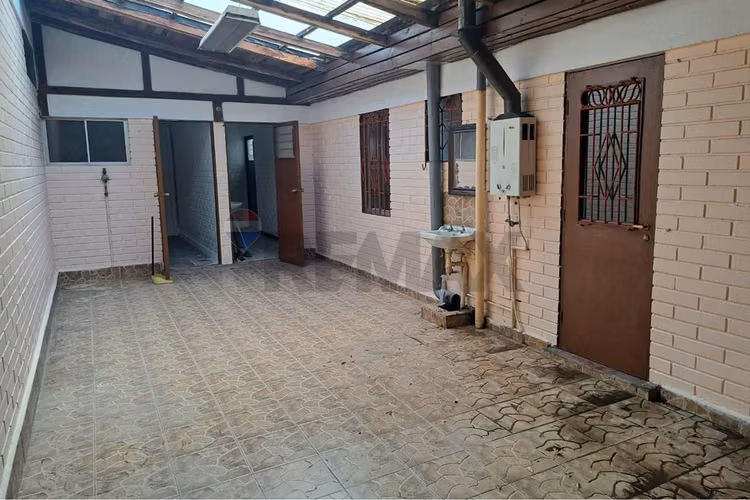 Casa 3-4 dormitorios mas espacio comercial