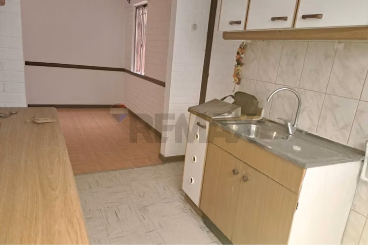 Casa 3-4 dormitorios mas espacio comercial
