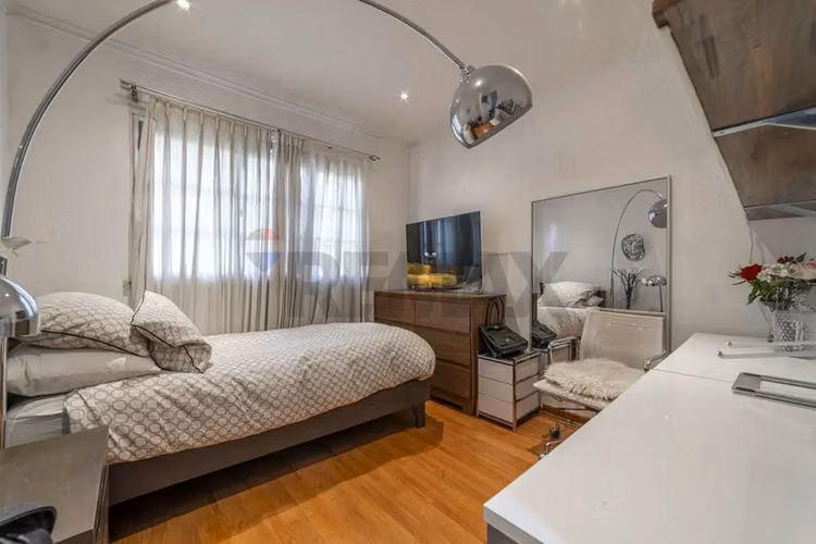 Casa con gran jardin en la reina