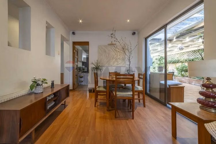 Casa con gran jardin en la reina