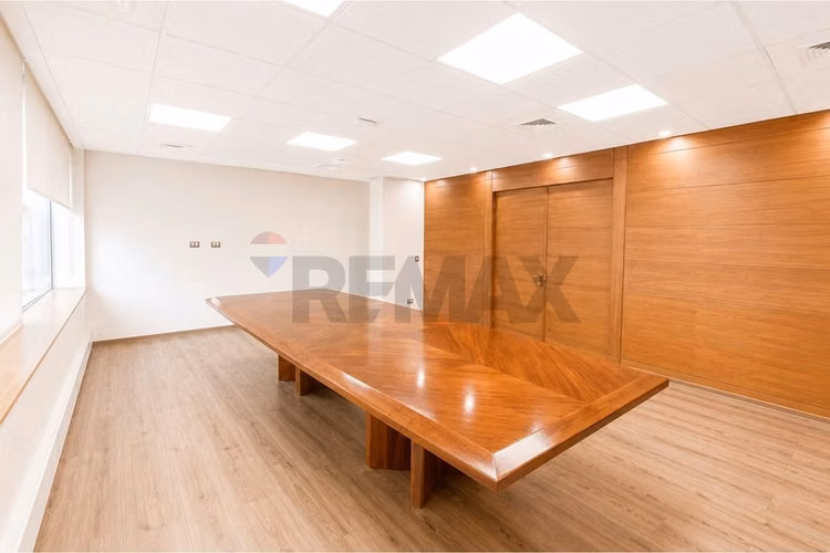 Oficina en arriendo el golf 100 m² habilitada