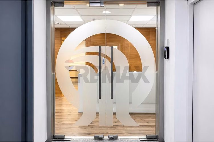 Oficina en arriendo el golf 100 m² habilitada