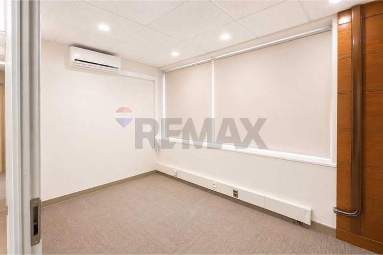 Oficina en arriendo el golf 100 m² habilitada