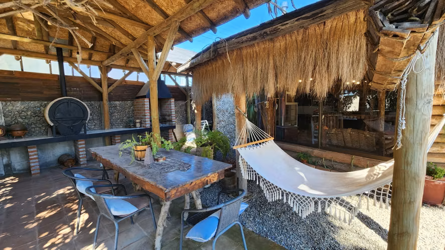 REBAJADA HERMOSA CASA DE 200 M2 EN TERRENO 2400 M2 EN PEUMO