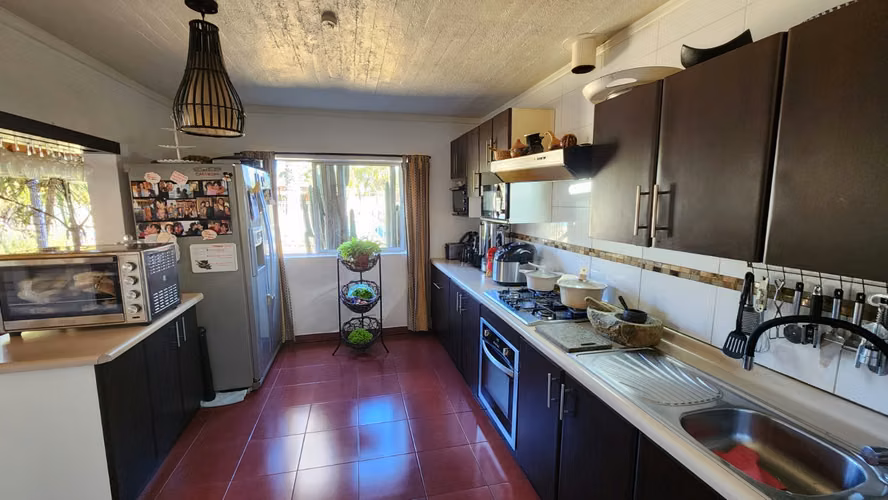 REBAJADA HERMOSA CASA DE 200 M2 EN TERRENO 2400 M2 EN PEUMO